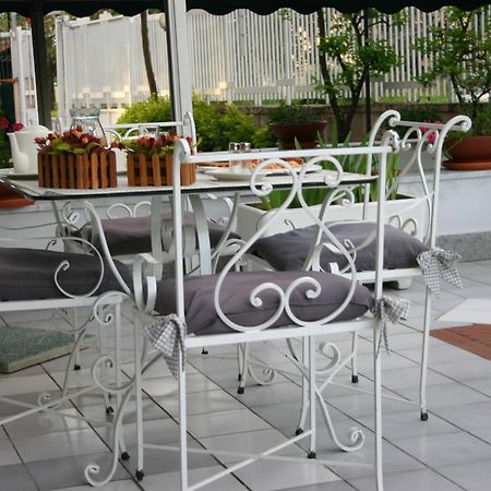 Hotel Hobbit Melito di Napoli Bagian luar foto