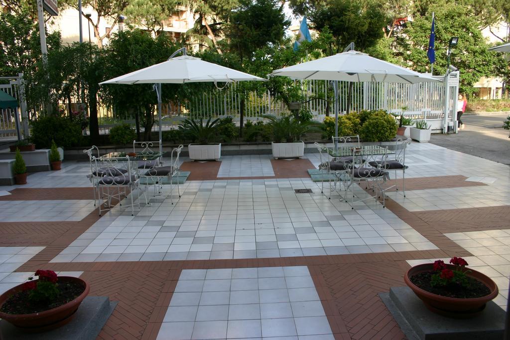 Hotel Hobbit Melito di Napoli Bagian luar foto